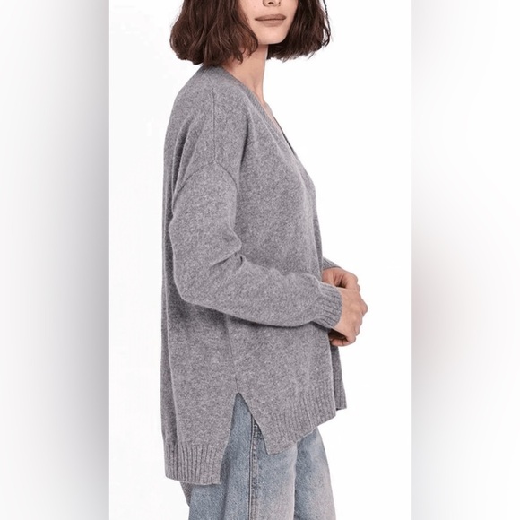 Minnie Rose 100% Cashmere Long and Lean V-Neck Sweater Blue Size Medium - Picture 10 of 10